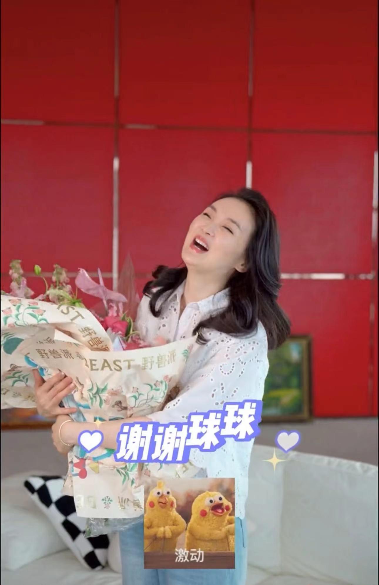 王艳的16岁儿子曝光!身高超过180cm帅气抢眼,母子情深住故宫旁