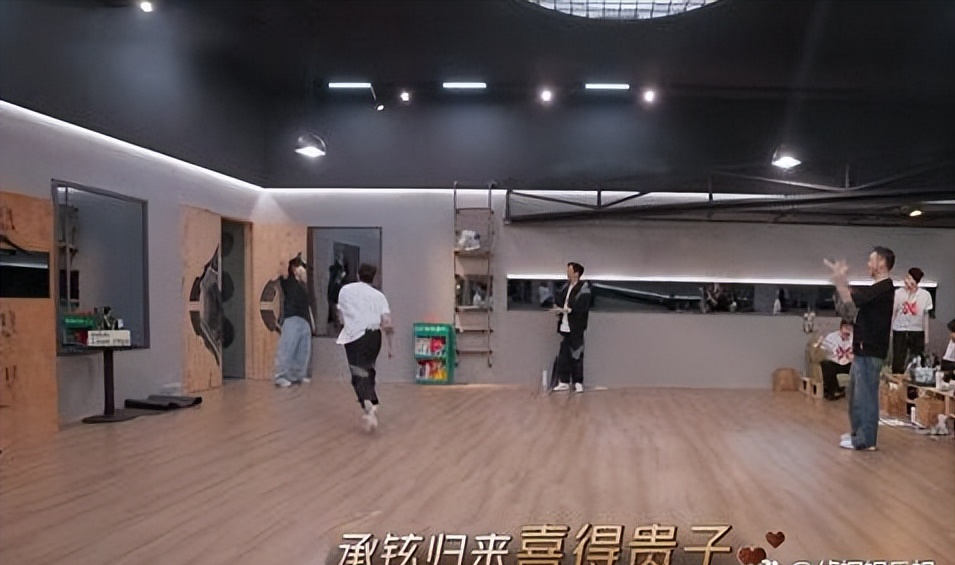 戚薇二胎落地，女儿姓李，儿子姓戚，这就是年轻父母的态度