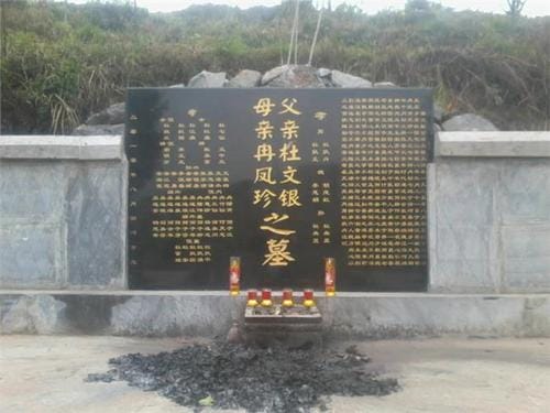 已故长辈立碑落款怎么写(给已故老人刻碑怎样写碑文)