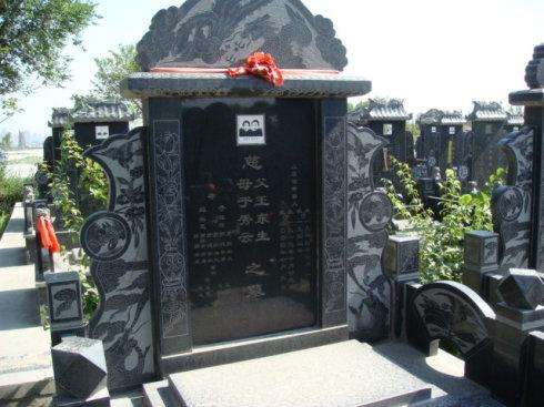 已故长辈立碑落款怎么写(给已故老人刻碑怎样写碑文)