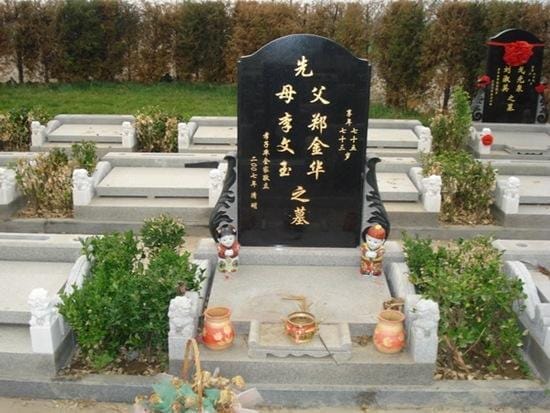 已故长辈立碑落款怎么写（给已故老人刻碑怎样写碑文）