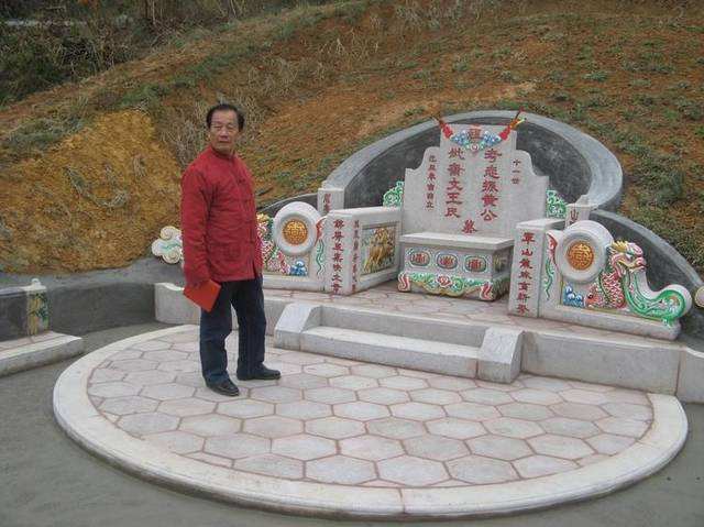 已故长辈立碑落款怎么写(给已故老人刻碑怎样写碑文)