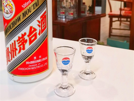 茅台白酒杯子一杯是多少毫升(一个茅台杯是多少毫升)