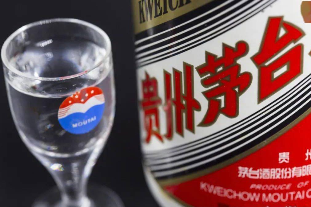 茅台白酒杯子一杯是多少毫升(一个茅台杯是多少毫升)