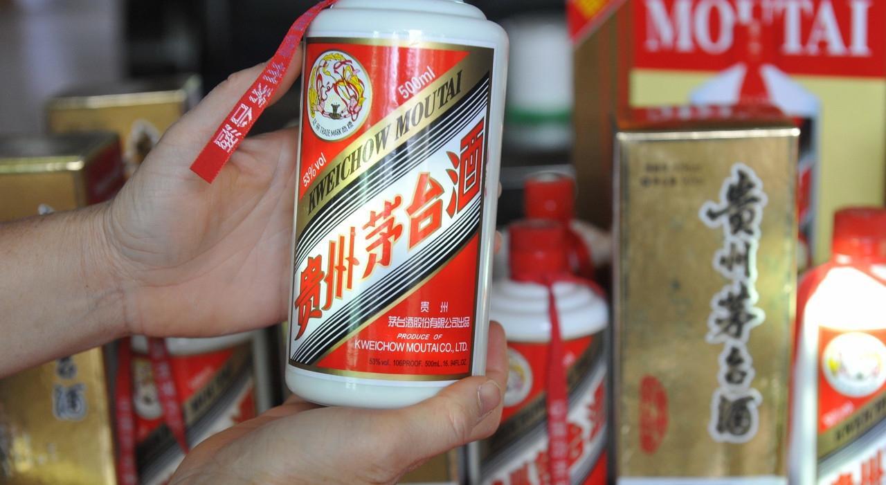 茅台白酒杯子一杯是多少毫升(一个茅台杯是多少毫升)