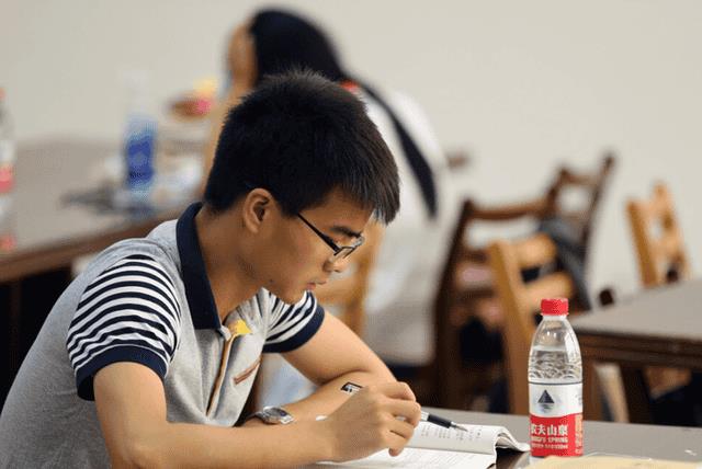 为啥大四学生不在学校(大四还有课吗)