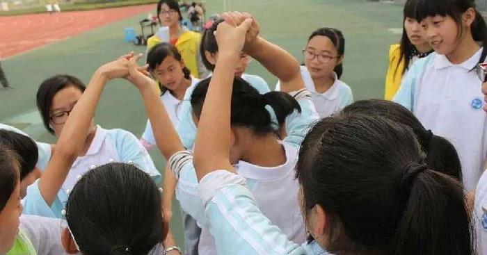 自己在学校老师以为早恋怎么办(被同学强行组cp怎么办)