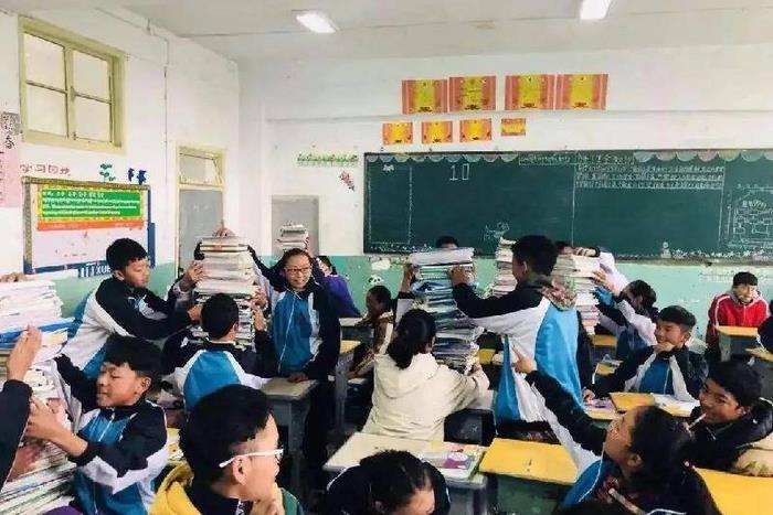 自己在学校老师以为早恋怎么办(被同学强行组cp怎么办)