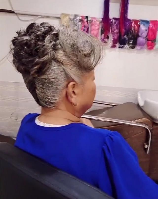 中年女人盘头发的技巧视频(中年女性怎样盘头发好看)