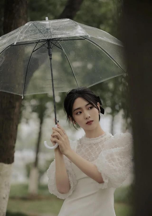 邢菲个人资料的图片(邢菲是甜美可人的治愈系女神)