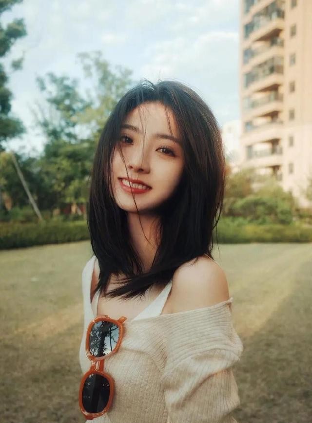 邢菲个人资料的图片(邢菲是甜美可人的治愈系女神)