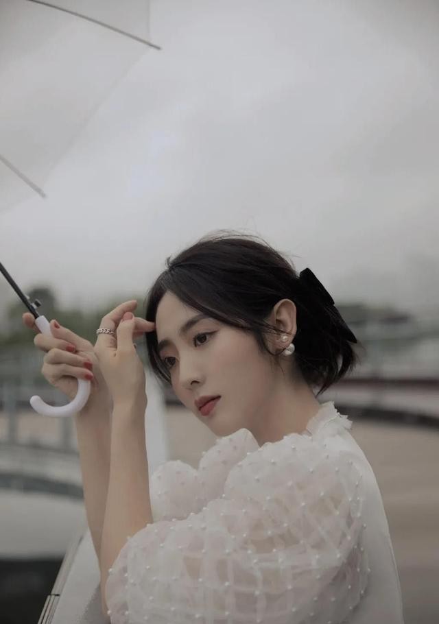 邢菲个人资料的图片(邢菲是甜美可人的治愈系女神)