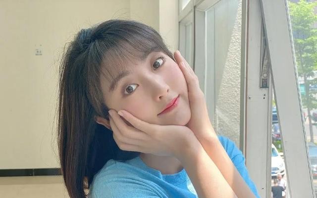 邢菲个人资料的图片(邢菲是甜美可人的治愈系女神)