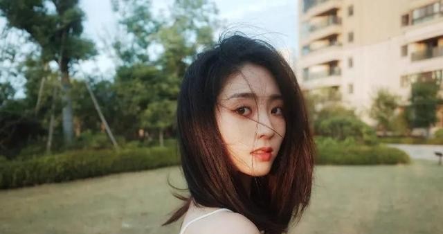 邢菲个人资料的图片(邢菲是甜美可人的治愈系女神)