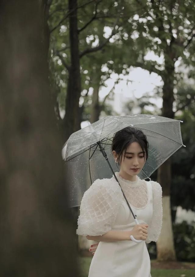 邢菲个人资料的图片(邢菲是甜美可人的治愈系女神)