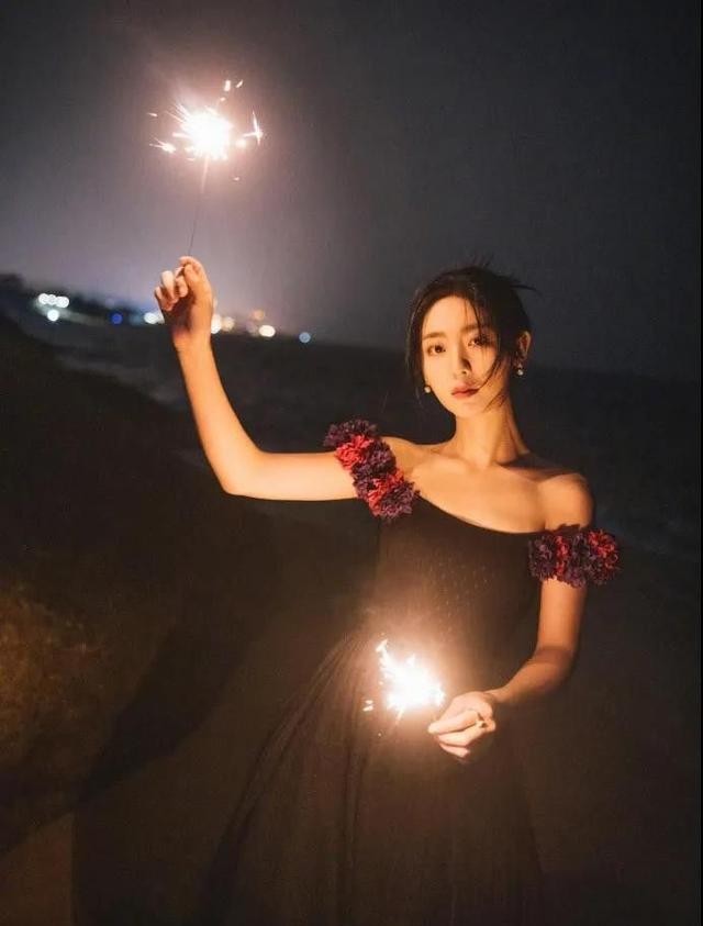 邢菲个人资料的图片(邢菲是甜美可人的治愈系女神)