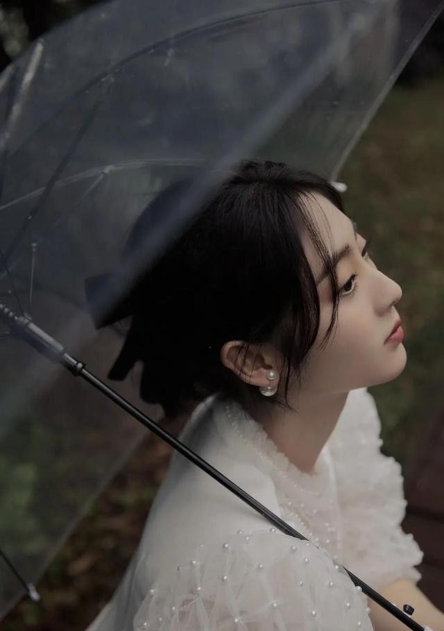 邢菲个人资料的图片(邢菲是甜美可人的治愈系女神)