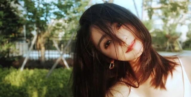 邢菲个人资料的图片(邢菲是甜美可人的治愈系女神)