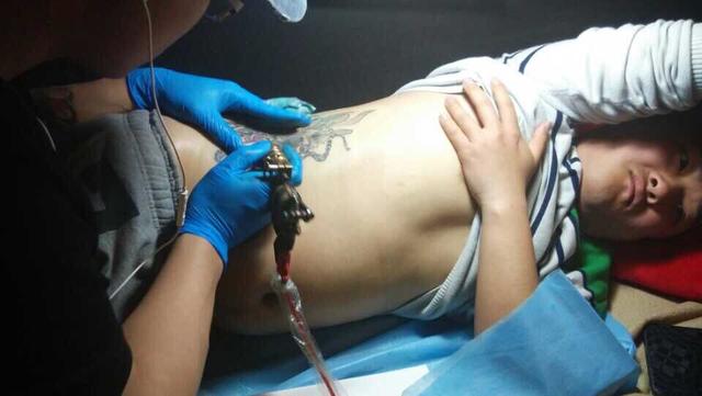 纹身疼吗有多痛（纹身到底有多疼）(4)