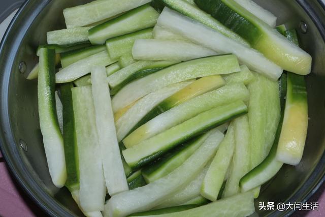 酸甜白萝卜条的腌制方法(2根萝卜1碗料汁教你腌制香辣酸甜脆萝卜)(15)