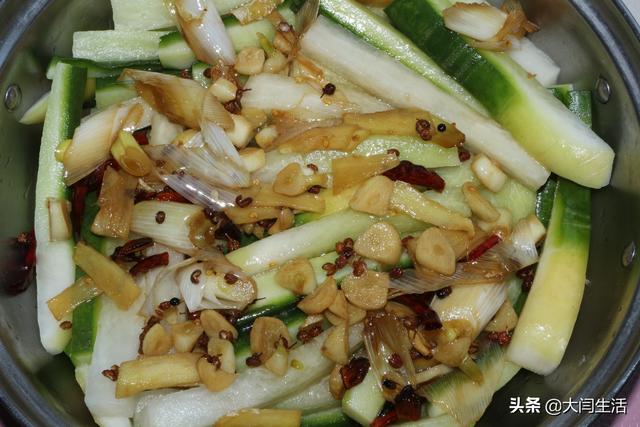 酸甜白萝卜条的腌制方法(2根萝卜1碗料汁教你腌制香辣酸甜脆萝卜)(16)