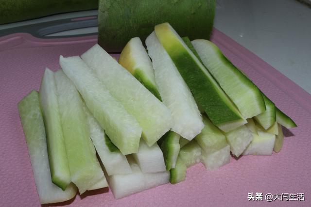 酸甜白萝卜条的腌制方法(2根萝卜1碗料汁教你腌制香辣酸甜脆萝卜)(4)