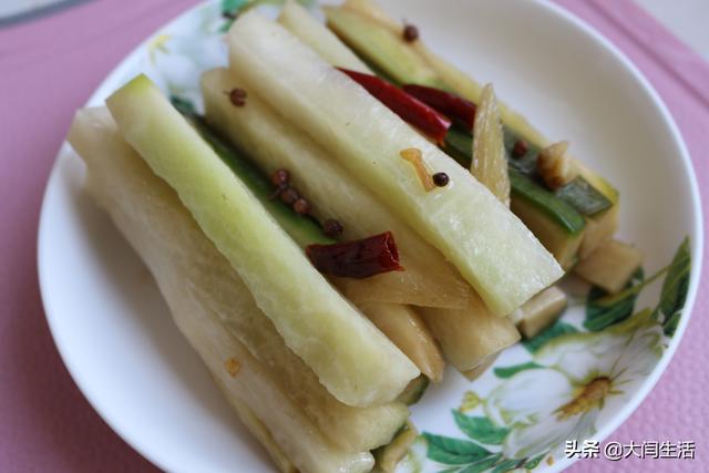 酸甜白萝卜条的腌制方法(2根萝卜1碗料汁教你腌制香辣酸甜脆萝卜)(17)