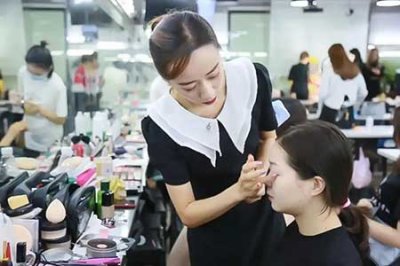 ​化妆师培训学校，化妆学校十大正规学校排名