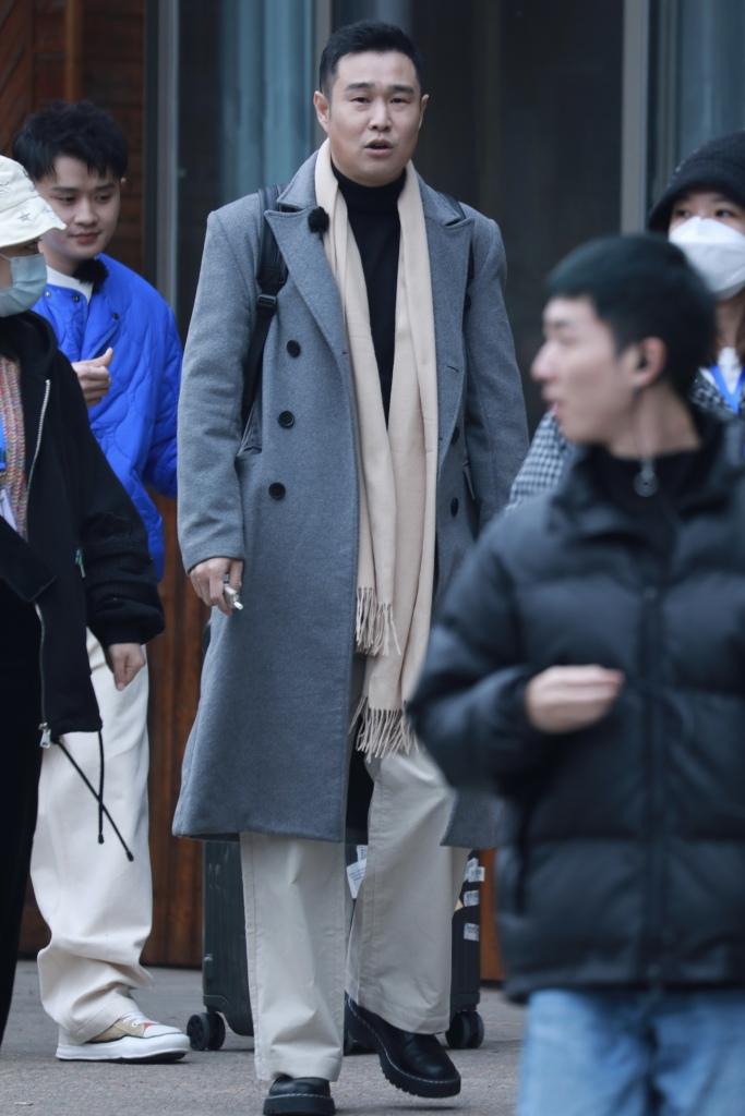 唐嫣杨迪等现身综艺《我们的客栈》录制