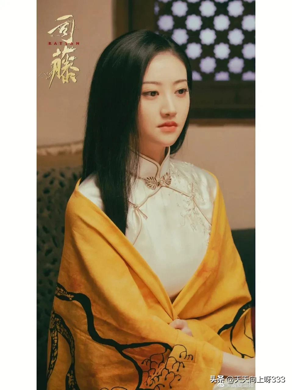 长得这么漂亮的景甜,哪个男人看了不心动?为什么就不火呢?