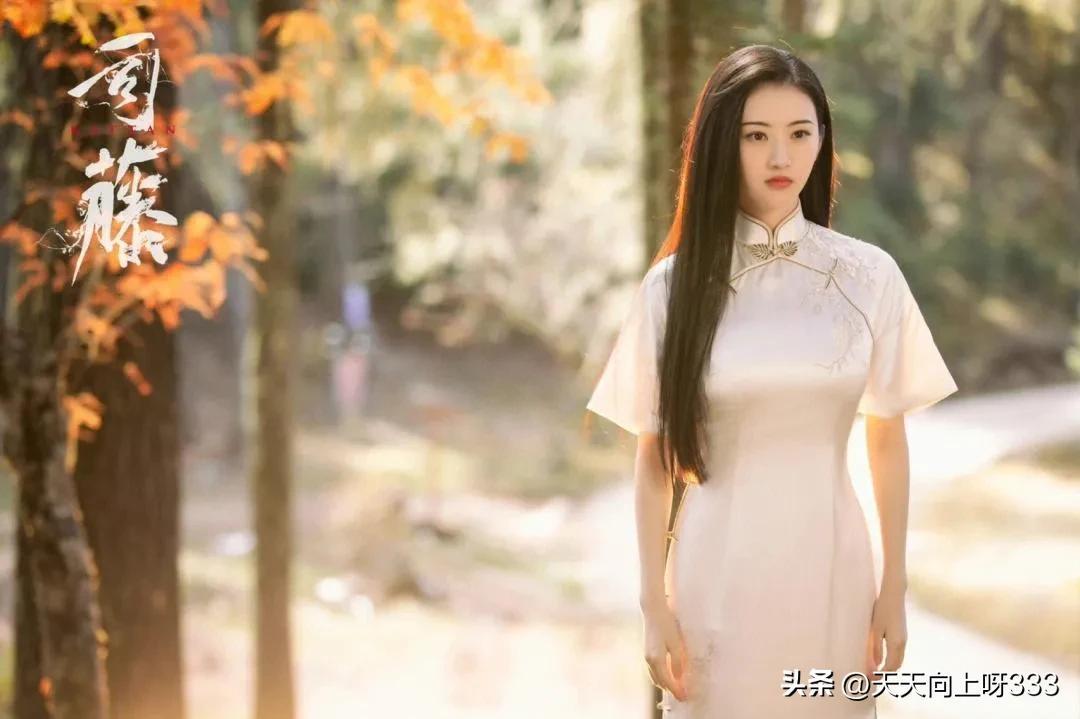 长得这么漂亮的景甜,哪个男人看了不心动?为什么就不火呢?