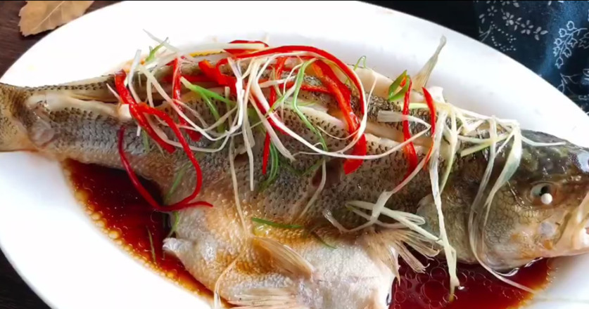 鲈鱼适合宝宝吃吗刺多吗(鲈鱼刺多吗小孩可以吃吗)