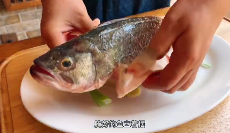 鲈鱼适合宝宝吃吗刺多吗(鲈鱼刺多吗小孩可以吃吗)