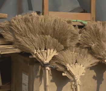 ​扫帚放在家里什么位置最旺风水（辟邪小扫帚挂在哪）