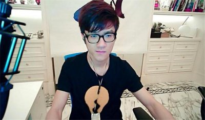 ​斗鱼大奶强资料背景  和女主播小虎牙的恋情