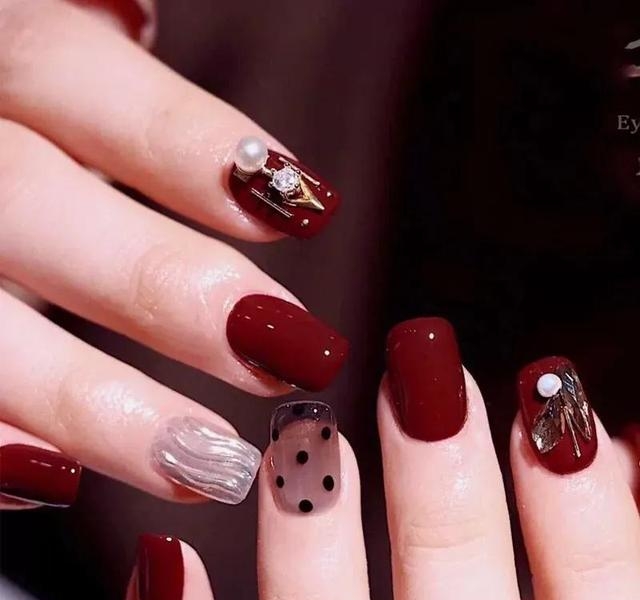 2023热门新年美甲款式造型，种草30款新年美甲高清美图