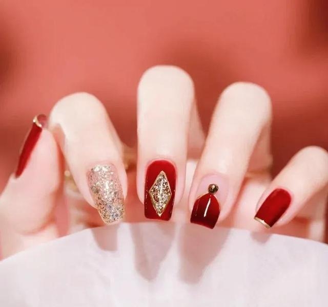 2023热门新年美甲款式造型，种草30款新年美甲高清美图