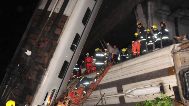 温州高铁事故发生了什么,温州723铁路事故死了多少人