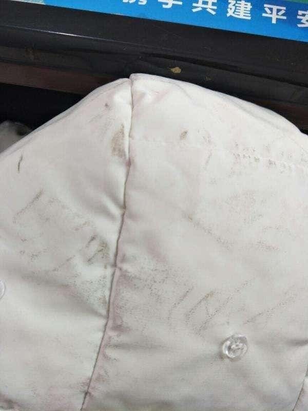 怎么去除衣服上的油渍最好方法(衣服上的油渍怎么去除小窍门)