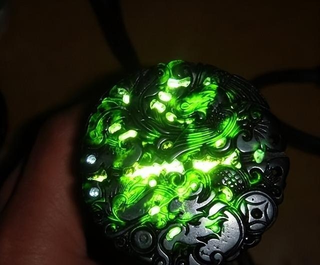 墨玉怎么鉴定真假,鉴别墨玉的最佳方法