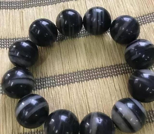 墨玉怎么鉴定真假,鉴别墨玉的最佳方法