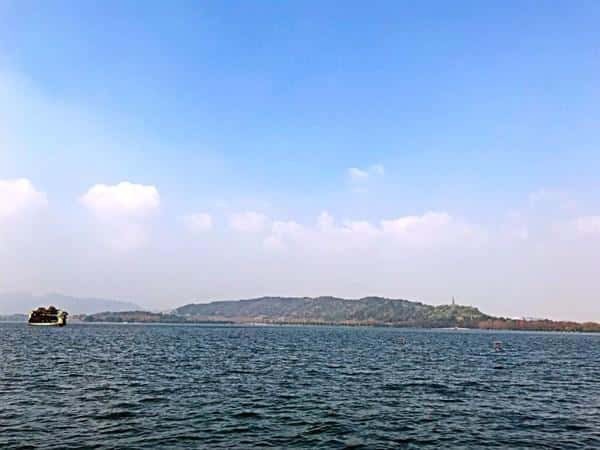 有心事发朋友圈短句(心事重重发朋友圈的说说)