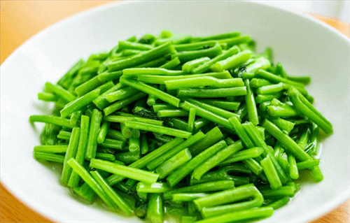 红薯杆子怎么炒好吃(炒红薯杆用不用先焯水)