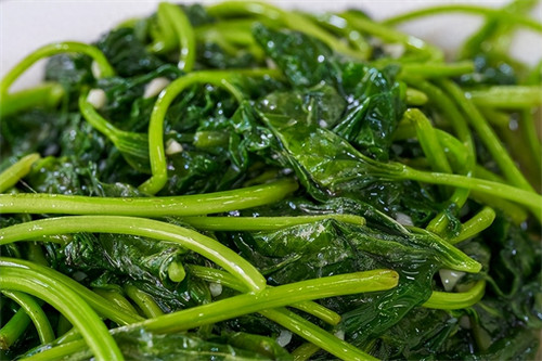 红薯杆子怎么炒好吃(炒红薯杆用不用先焯水)
