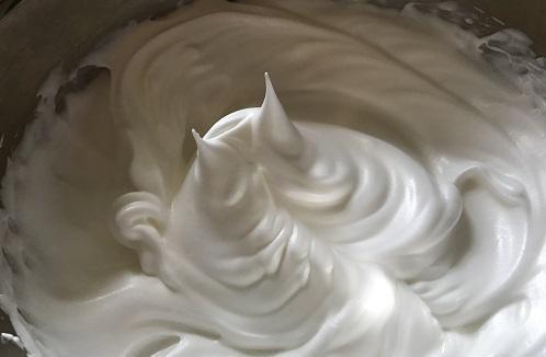 没有打蛋器用什么代替比较快(不用打蛋器怎么打发蛋白)