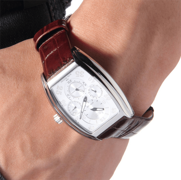 手表戴久了酸臭味怎么解决(手表手腕发臭怎么回事)