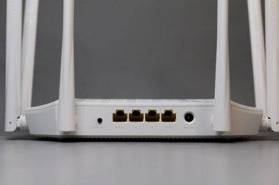 ​路由器背面哪个是宽带账号和密码(路由器背面哪个是宽带账号和密码啊)