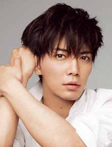 ​日本最帅的男星之一，曾因丑闻缠身被迫隐退，如今复出后风光不再