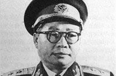 ​钟赤兵：单腿走完长征的中将，长征中经历3次无麻药的截肢手术