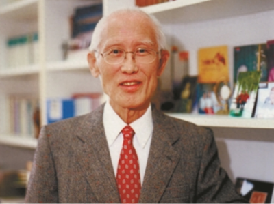 ​余光中：17岁爱上14岁表妹，近亲结婚后生4女，两人恩爱61年